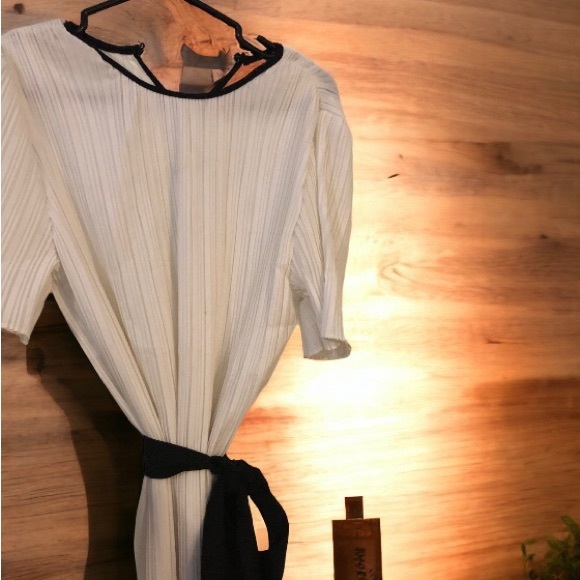 🫶🏻~Pleated Pure White dress- - Picture 3 of 10